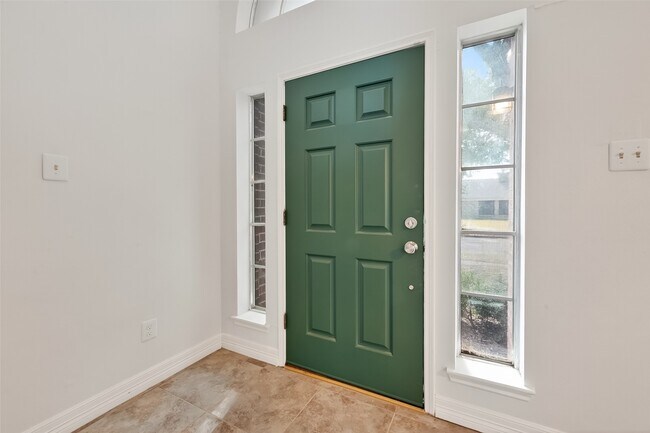 Foto del edificio - 7115 Renfro Dr