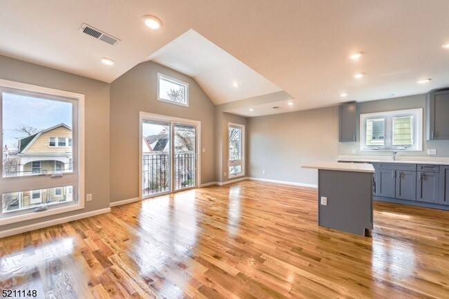 Foto del edificio - 255 Chadwick Ave