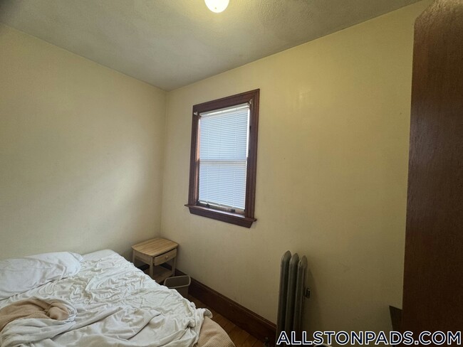 Building Photo - 36 Linden St