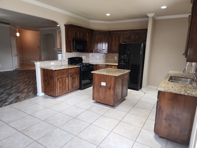 Building Photo - 5813 Paluxy Sands Trl