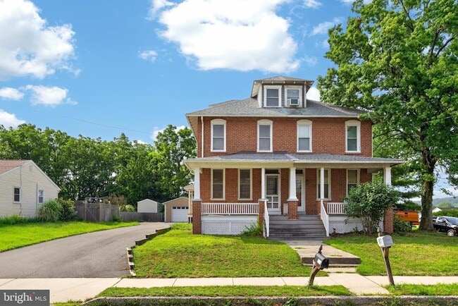Building Photo - 855 N Pleasantview Rd