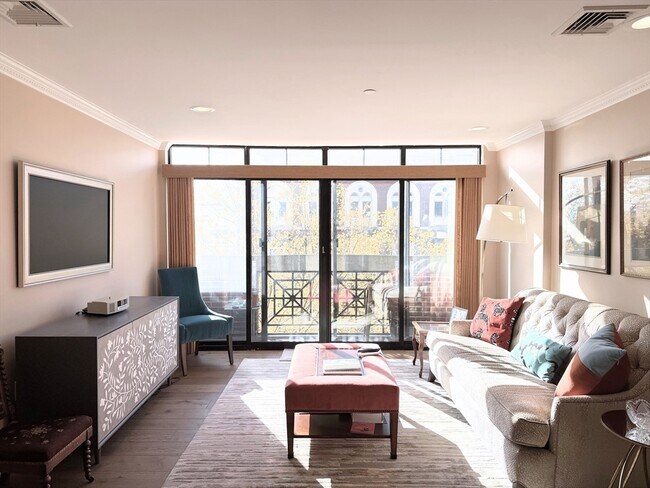 Foto del edificio - 540 E Broadway