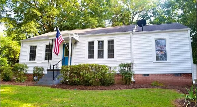 Building Photo - Adorable 2 bedroom 1 bath home Downtown Gr...