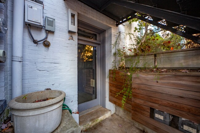 Building Photo - Two Bed - Two Bath in Logan/Dupont