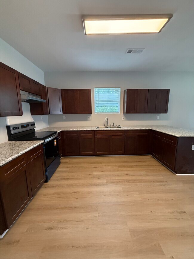 Foto del edificio - 334 Flicker St