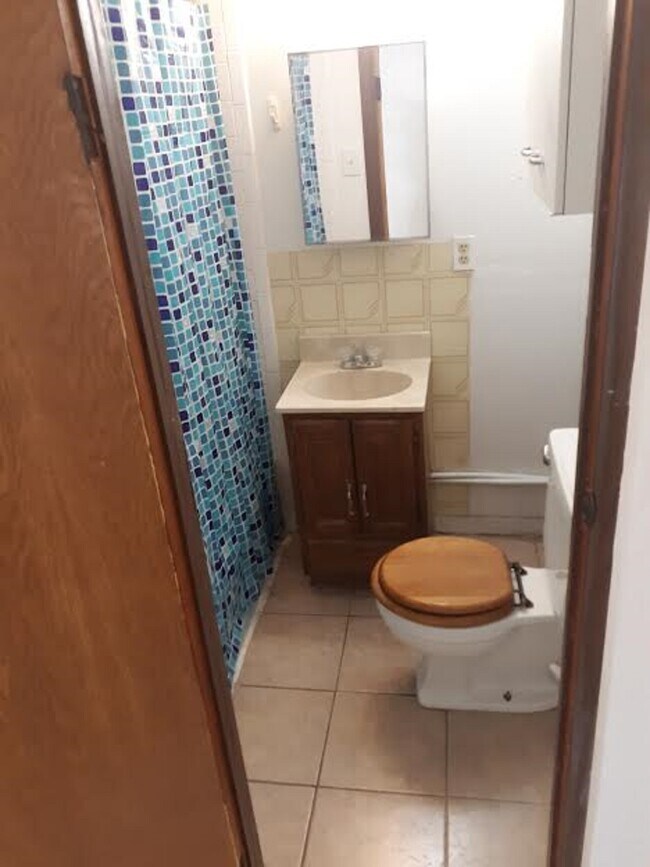 Foto del edificio - 1534 E River St