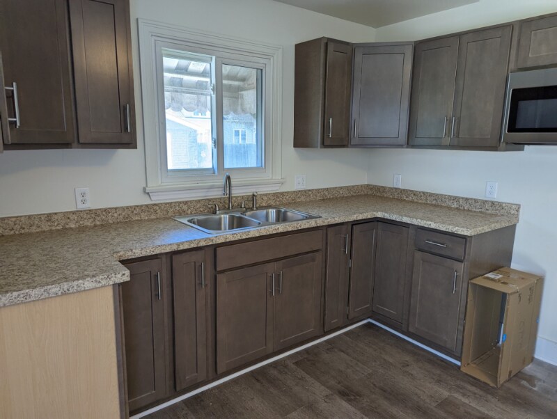 Foto principal - 77 Laverack Ave