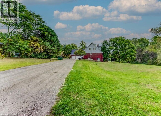 Building Photo - 685 Briardean Rd