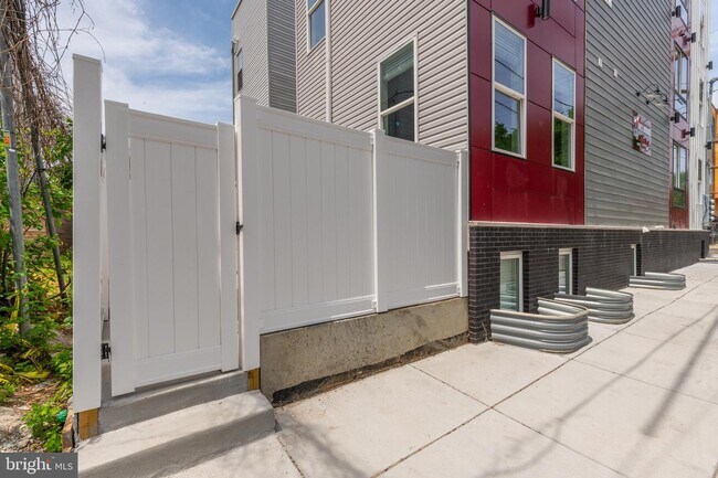 Building Photo - 920 W Susquehanna Ave