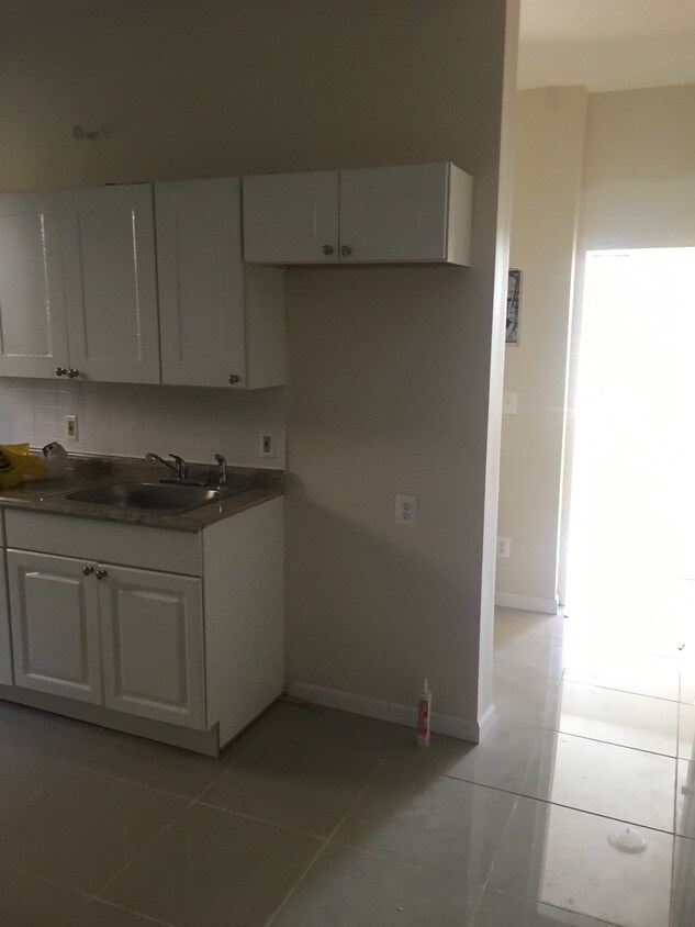 Foto principal - 755 Rogers Ave