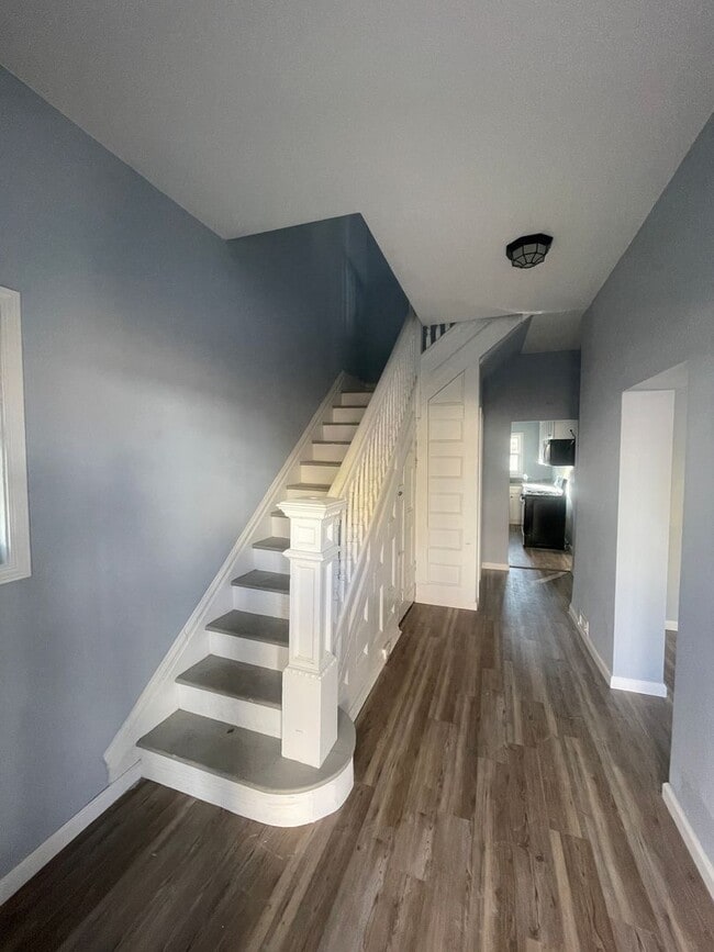 Building Photo - Renovated 3 bedroom in Sheraden - Move-in ...