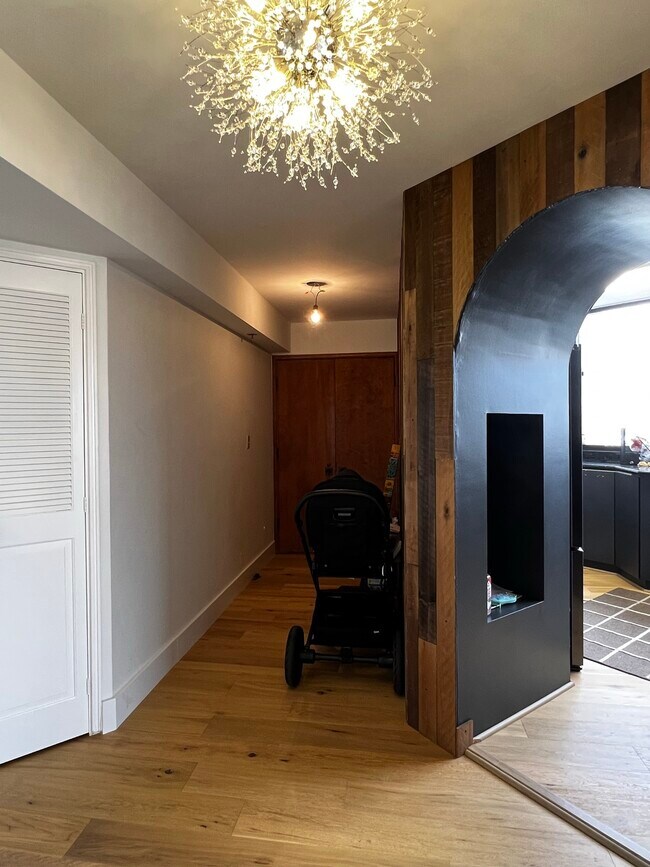 Entry Way - 1221 Victoria St