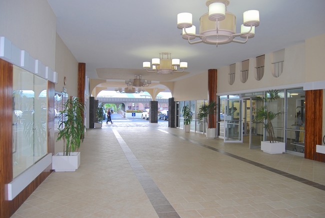 Main Lobby - Hilo Lagoon Centre