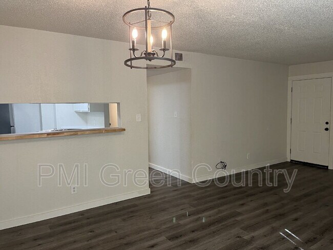 Building Photo - 6601 S Zunis Ave