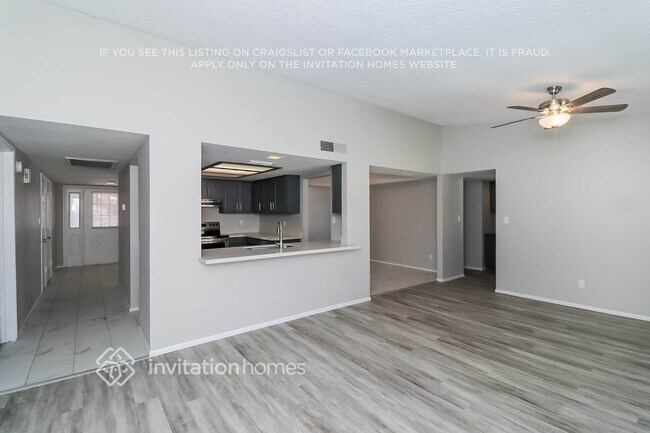 Building Photo - 1208 W Topeka Dr