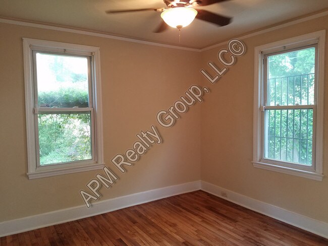 Building Photo - Your Oasis Awaits!