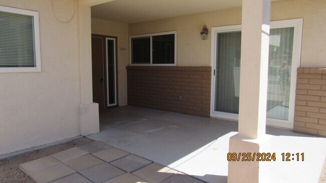Foto del edificio - 3386-3388 Iroquois Dr.