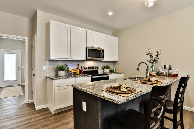 Building Photo - Creekside Landing