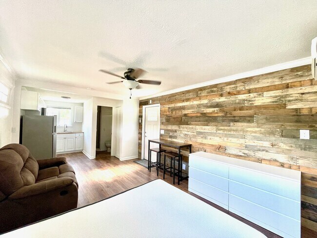Foto del edificio - 1798 N Scenic Hwy