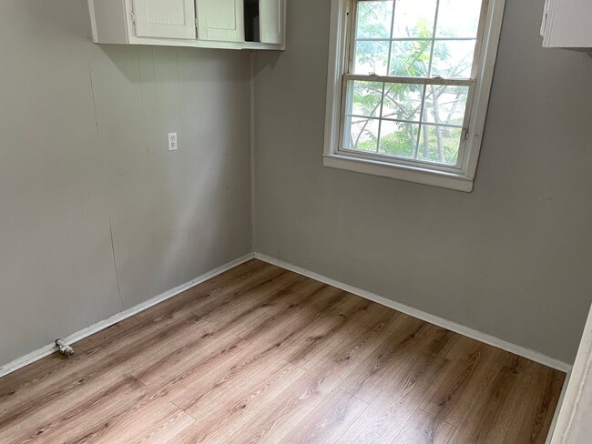 Building Photo - Remodeled 3 bedroom Home