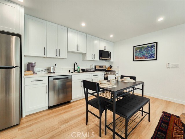 Foto del edificio - 22131 Bassett St