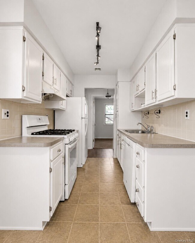 Foto del edificio - 24 Milford Ln