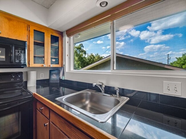 Building Photo - Mid-Century Modern Comfort: 1-Bedroom Cond...