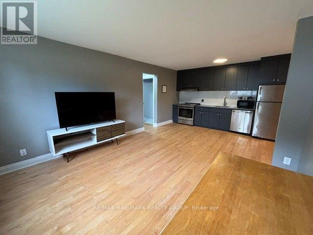 Building Photo - 1 - 245 DES PERES BLANCS AVENUE