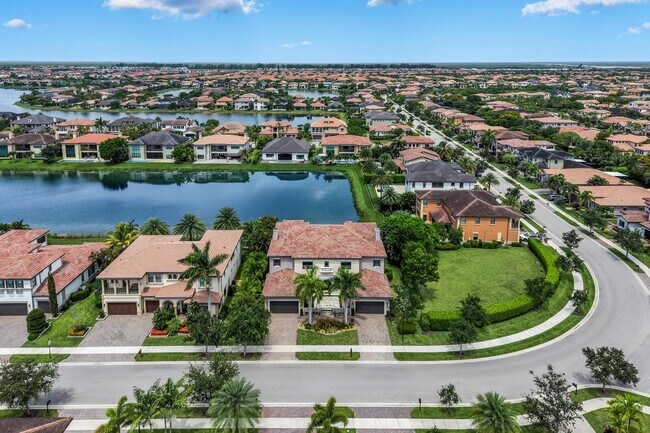 Foto del edificio - 9065 Watercrest Cir E