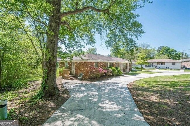 Building Photo - 3710 Lynn Dr