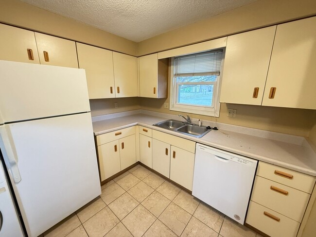 Foto del edificio - 5633 Bluebird Ct