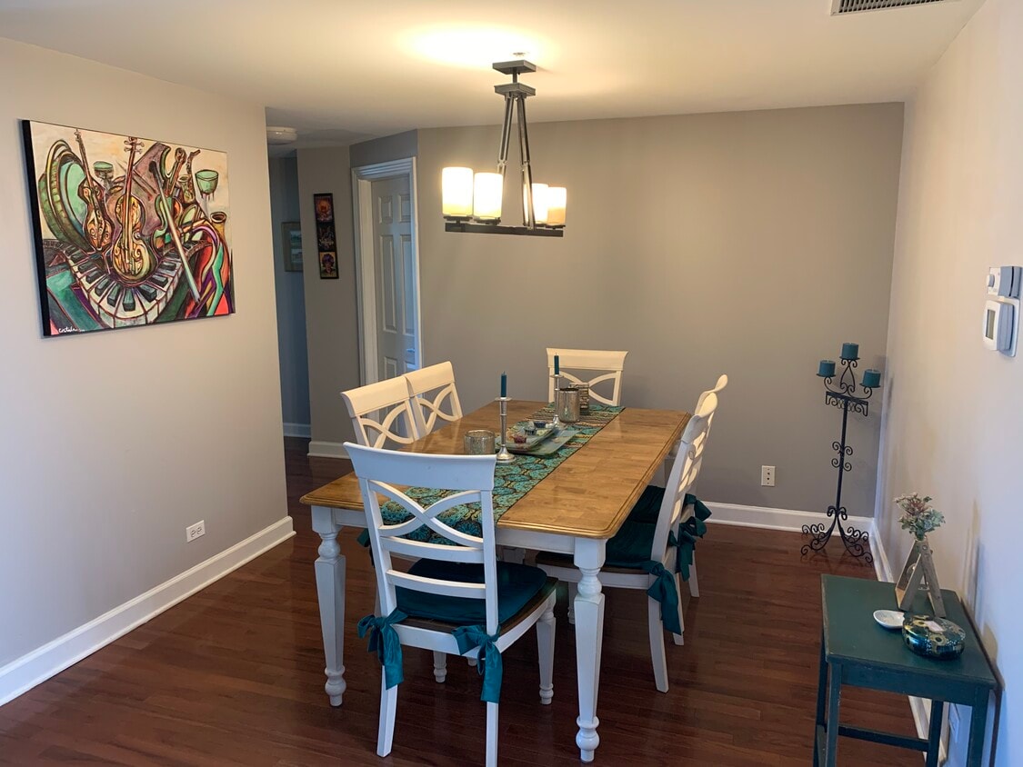 245 Burlington Ave Unit 311, Clarendon Hills, IL 60514 Condo for Rent