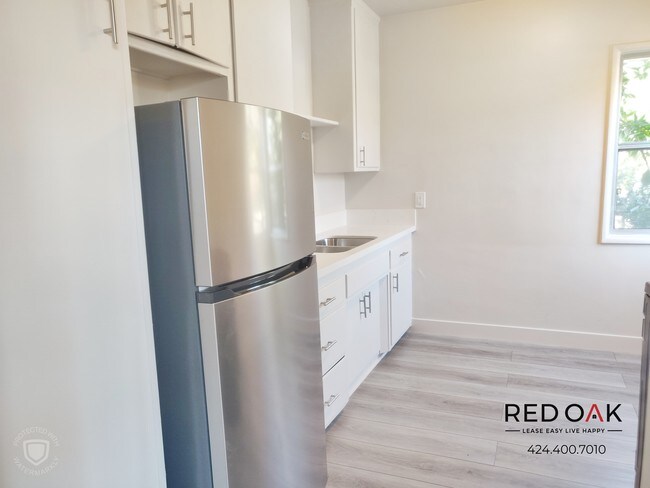 Foto del edificio - Rare Studio Near Los Feliz with Parking