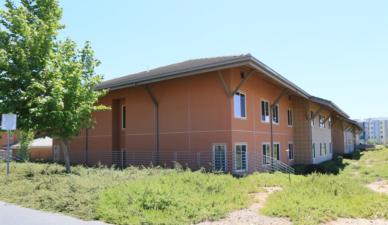 Building Photo - Sierra Terraces II