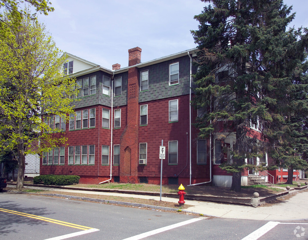 Building Photo - 878 Chicopee St