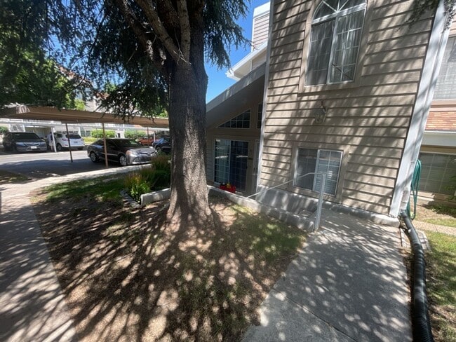 Building Photo - **Beautiful Condo on Main St in Bountiful**