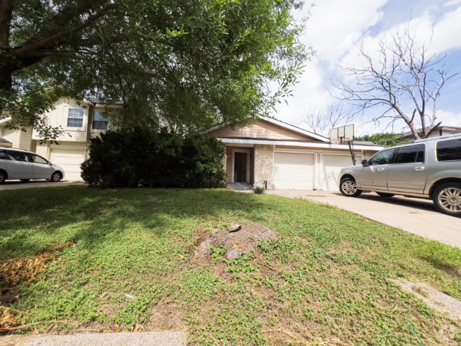 Building Photo - 2803 Meadowgrass Ln
