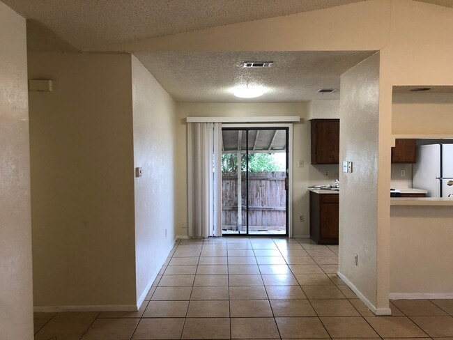 Building Photo - 11510 Walnut Ridge Dr