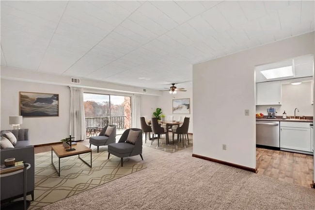 Building Photo - 603 Calais Dr
