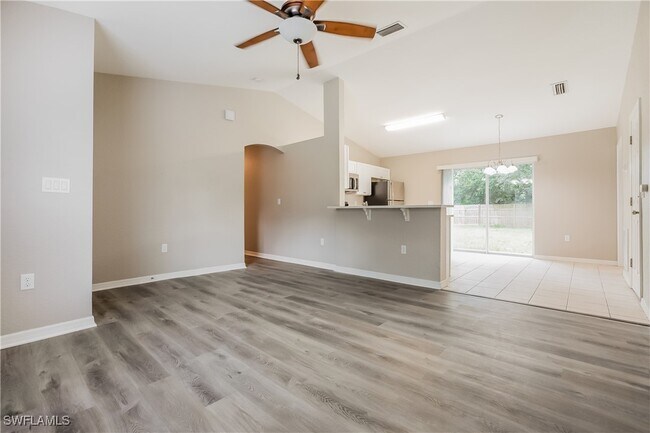 Foto del edificio - 4585 Bathfeld Rd