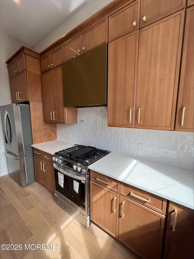 Building Photo - 42 Monmouth St