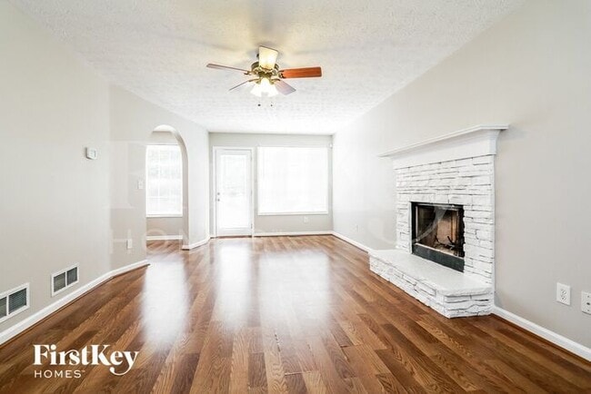 Building Photo - 5151 Meridian Lake Dr