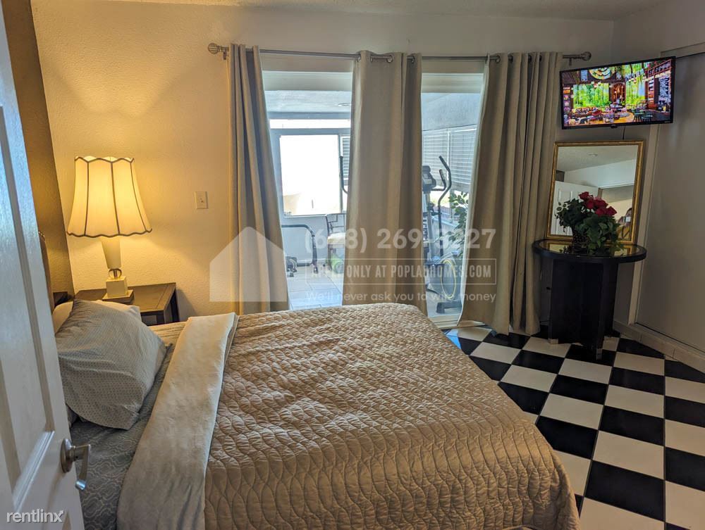 Foto principal - 6 br, 3 bath House - 944 De Met Dr -