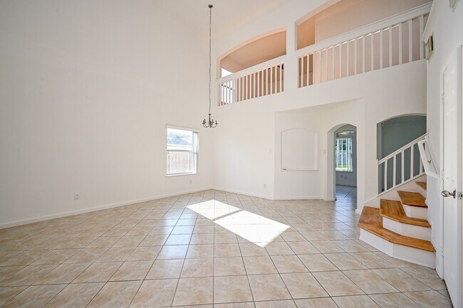 Building Photo - 18135 Brightwood Park Ln