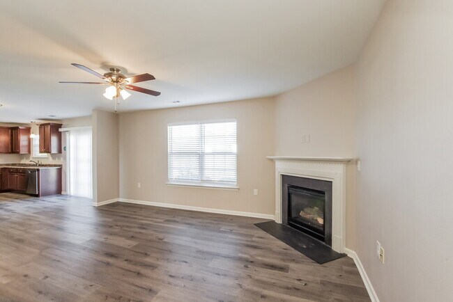 Foto del edificio - 1536 Eastway Dr