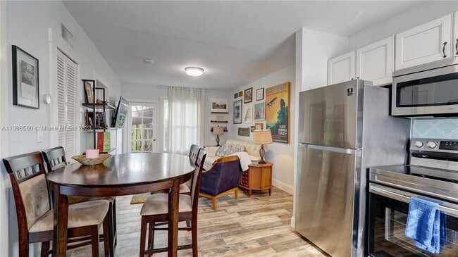 Foto del edificio - 908 SW 2nd Ct