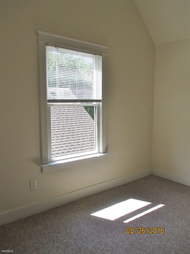Building Photo - 6 br, 2 bath House - 1105 White St 1105 White