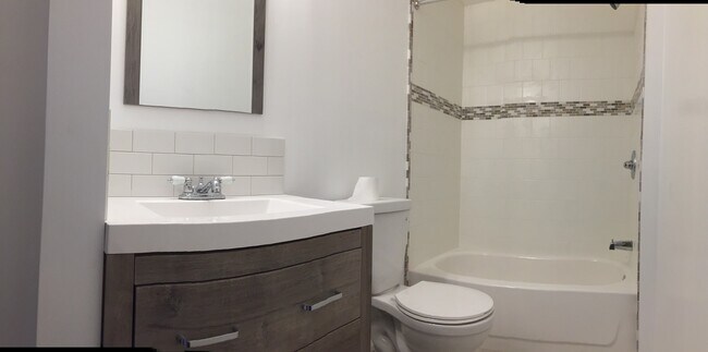 Foto del edificio - 100 Rockwell St