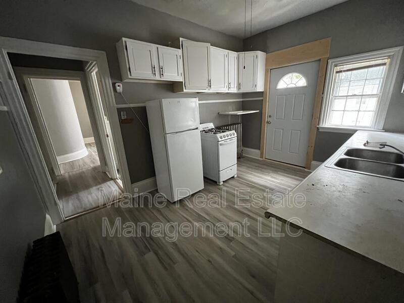 154 Essex St Unit Apt. 3, Bangor, ME 04401 Condo for Rent in Bangor