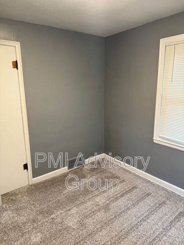 Building Photo - 1525 SW Wayne Ave